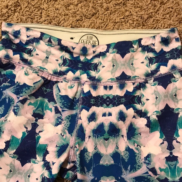 Geometric Pattern Purple and Navy Leggings - Picture 3 of 4